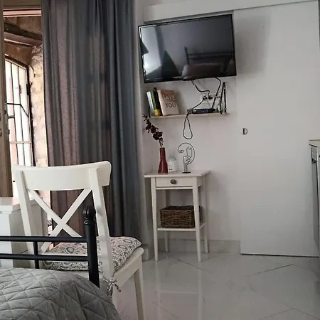 Art Studio Rovinj Old Town, Parking & Brunch Opt 로비니